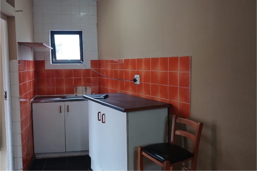 To Let 1 Bedroom Property for Rent in Athlone Western Cape